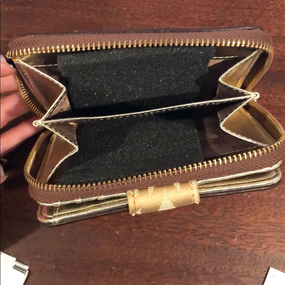 Michael Kors Zip Around Wallet - Picture 3 of 4